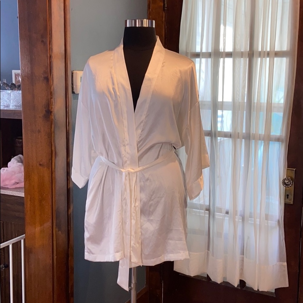 Victoria’s Secret silky bride robe w/ pockets - OS
